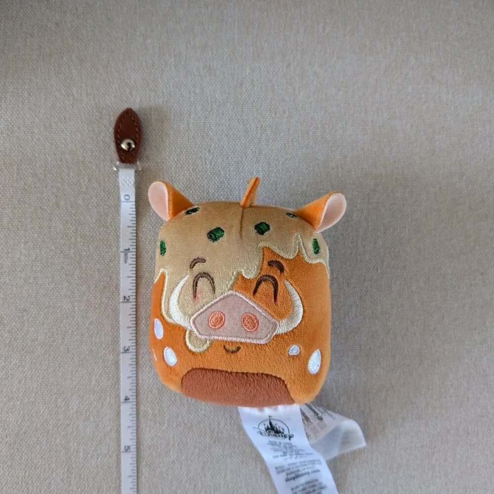 Mini Disney Munchlings 2023 Festive Fare Lion‎ King Pumbaa Salted Pretzel Bun